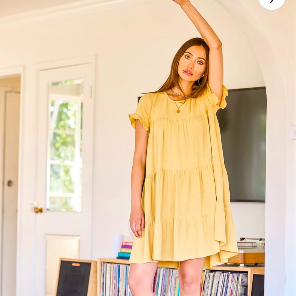 Lulu’s yellow short sleeve tiered babydoll dress